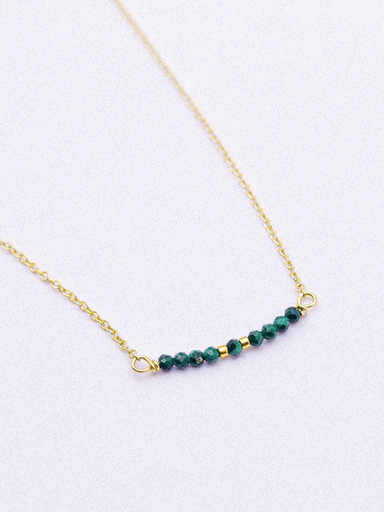 Collier De Perles En Malachite Verte Avec Pendentif Coquillage Sculpté - 61 Cm - Occasion